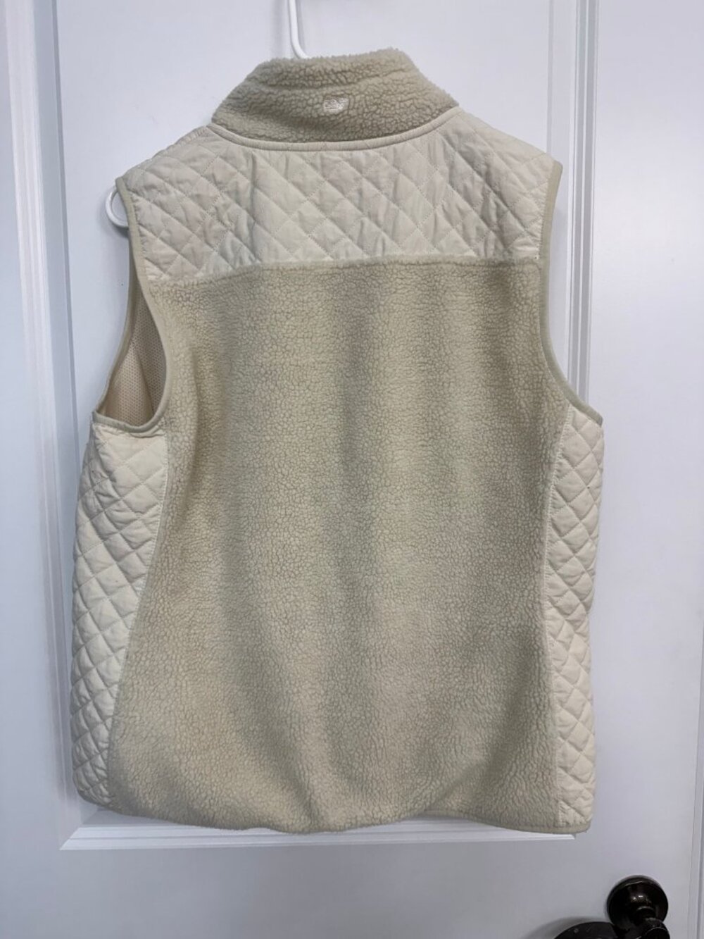 Vineyard Vines Cream Sherpa Quilted Full Zip Vest Women’s L - Picture 6 of 6